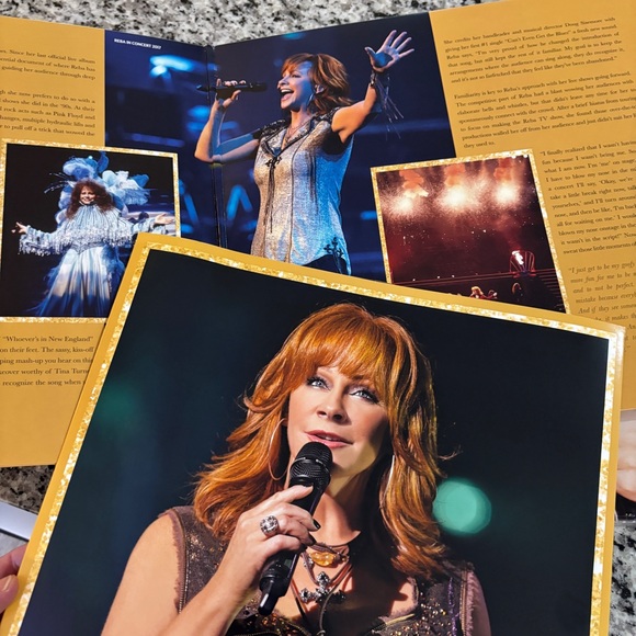 Reba McEntire Vinyl Box Set - Revived Remixed Revisited, plus CDs & VHS - Picture 12 of 14